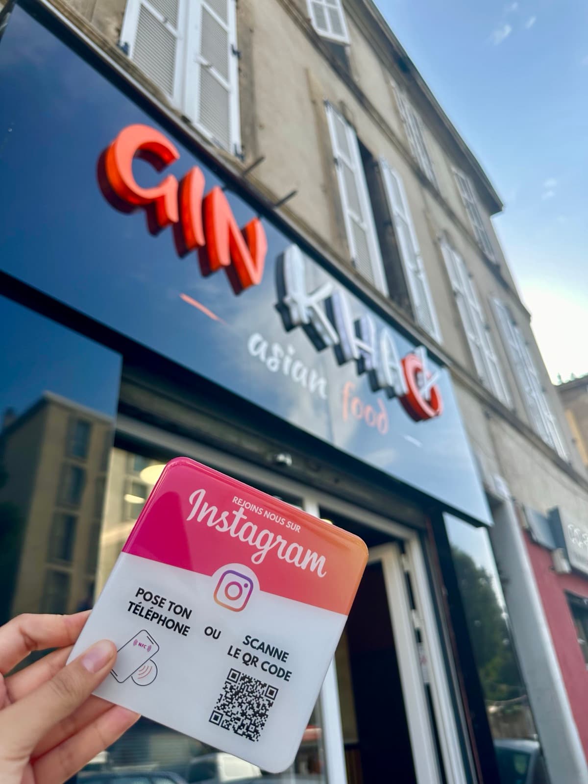 Plaquette NFC Instagram chez Gin Rikas Asian Food