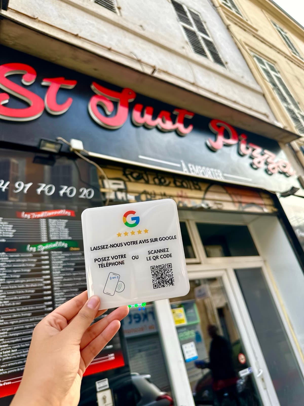 Plaquette NFC avis Google chez St Just Pizza